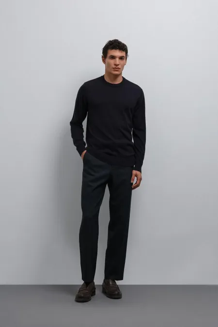 Pull basique pour homme Antioch Navy à texture douce