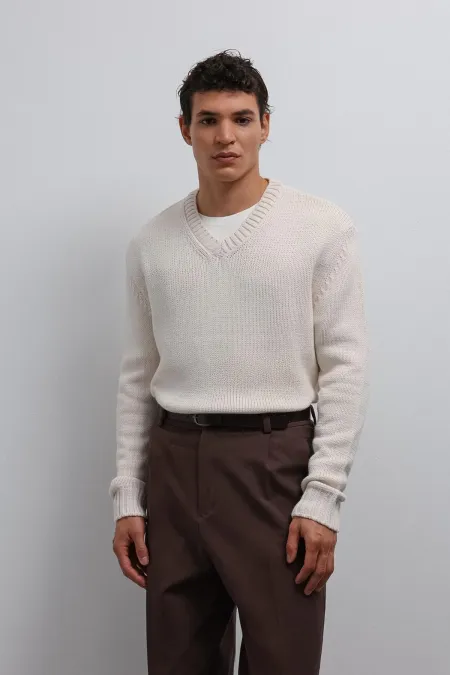 Pull Antioch écru texturé à col en V pour homme