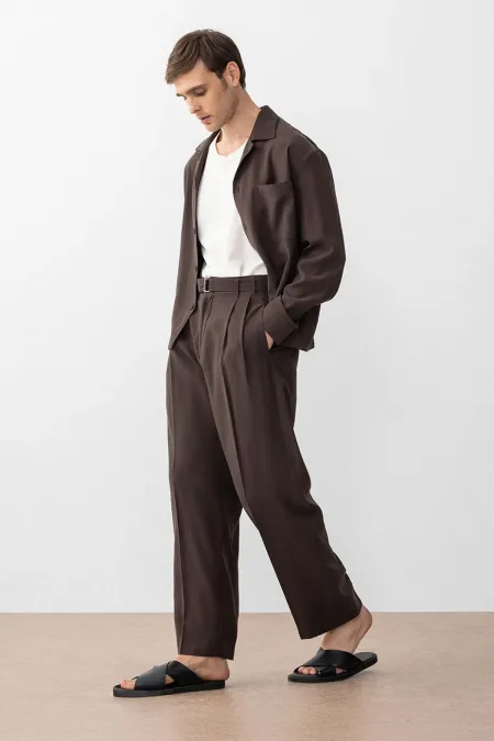 Pantalon pour homme Antioch Coffee en tissu modal, coupe décontractée et ceinture