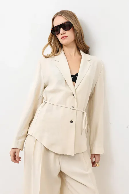 Veste cintrée drapée crème Antioch