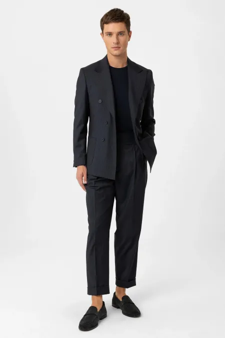 Costume technique rayé bleu marine Antioch à double boutonnage, coupe italienne, en laine mélangée.
