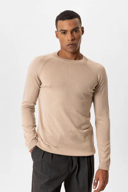 Pull en maille beige Antioch à col rond et coupe ajustée