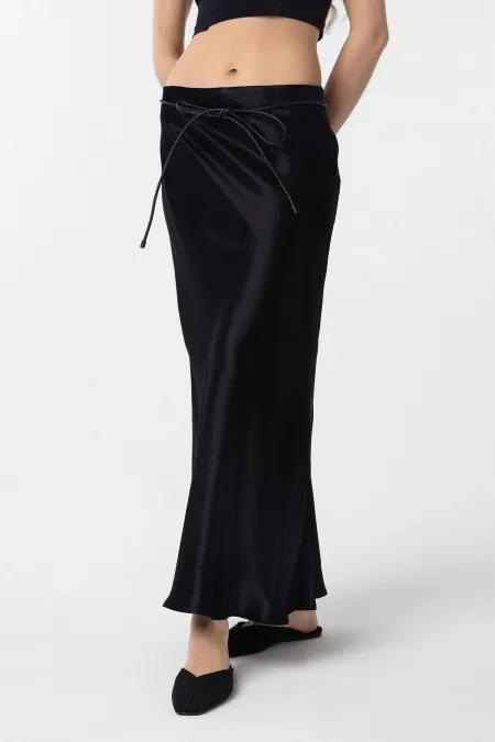 Jupe longue en satin noir ceinturée pour femme Antioch