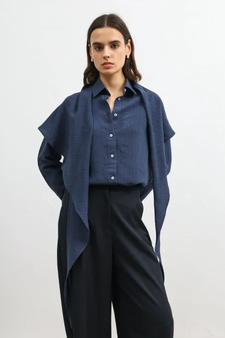 Chemise Antioch bleu marine pour femme avec détail mouchoir