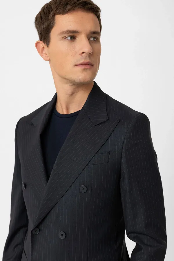 Costume technique rayé bleu marine Antioch à double boutonnage, coupe italienne, en laine mélangée.