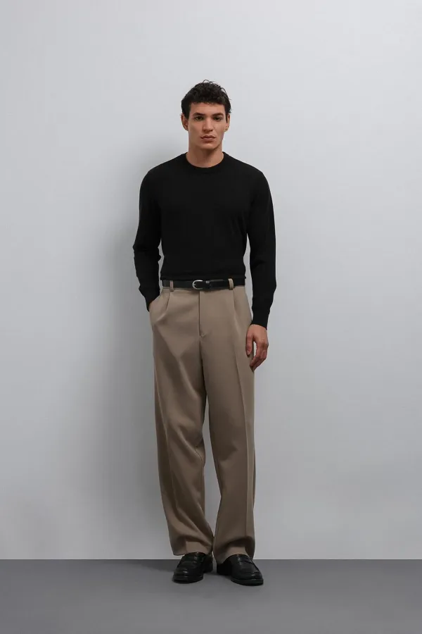 Pull basique pour homme Antioch noir à texture douce