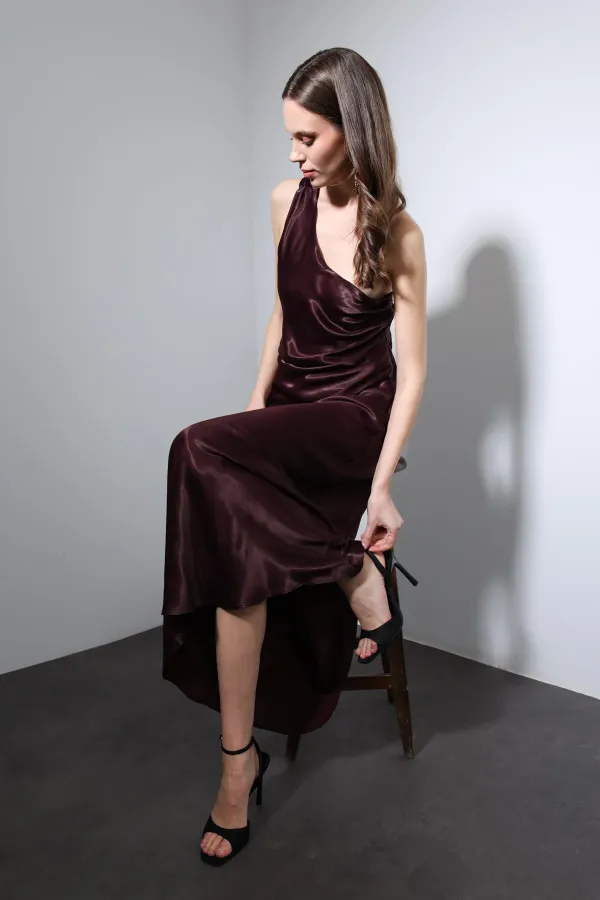 Antioch Bordo Asimetrik Yaka Saten Uzun Elbise