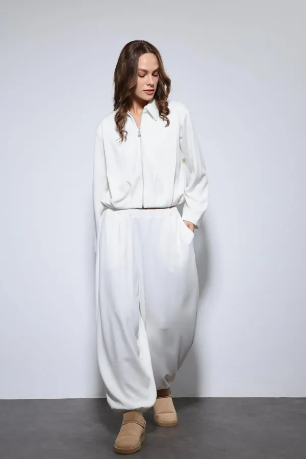 Antioch Off-White Voluminous Jacket and Sweatpants Set with Elasticated Hem