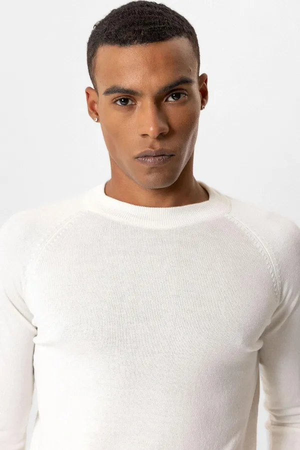 Antioch Off-White Crew Neck Slim Fit Knitted Sweater