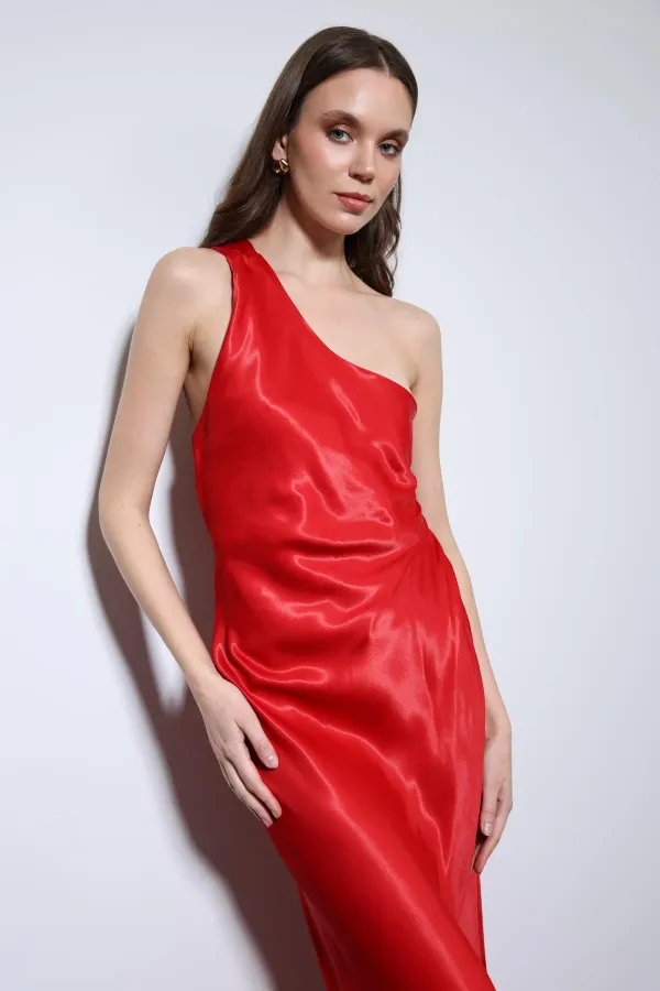 Antioch Kırmızı Asimetrik Yaka Saten Uzun Elbise