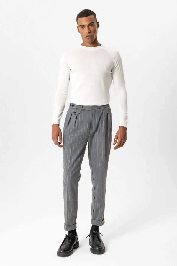 Antioch Off-White Crew Neck Slim Fit Knitted Sweater