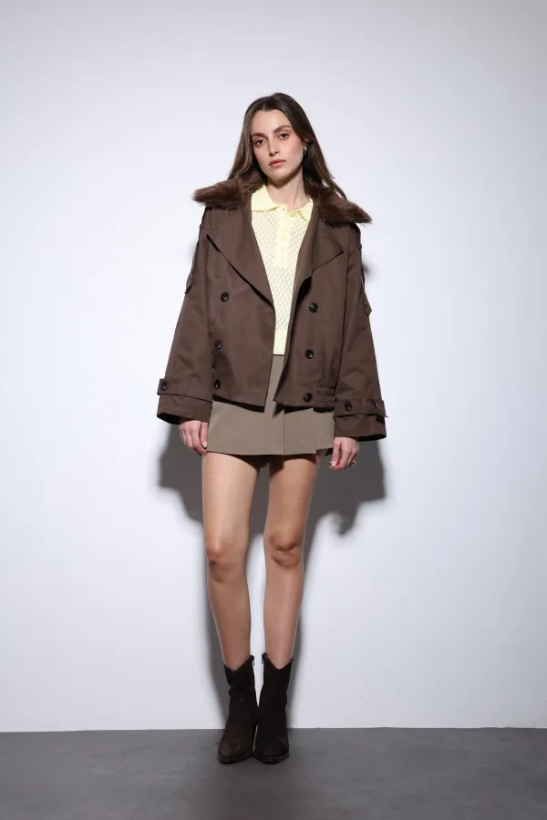 Trench-coat court en fausse fourrure Antioch Coffee pour femme