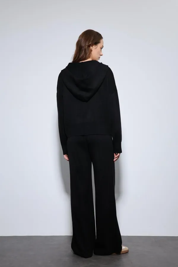 Antioch Siyah Kapüşonlu Üst Ve Geniş Paça Triko Takım