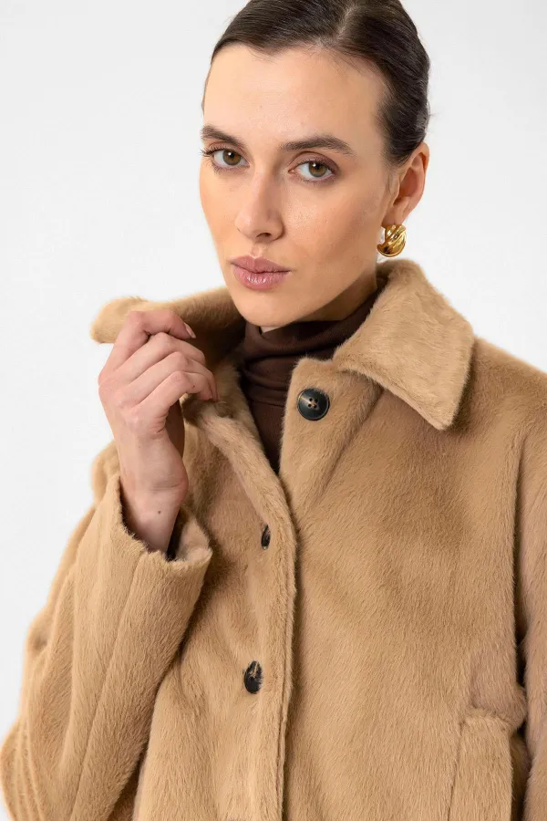 Manteau court en fausse fourrure Antioch Camel pour femme