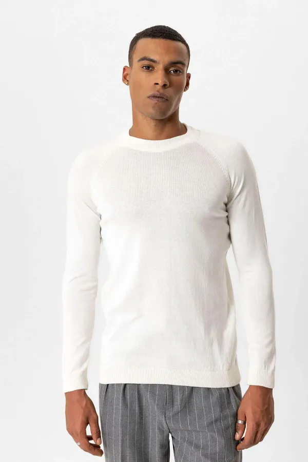 Antioch Off-White Crew Neck Slim Fit Knitted Sweater