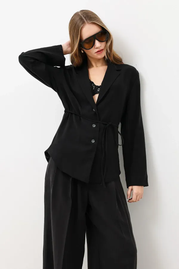 Veste cintrée noire drapée Antioch