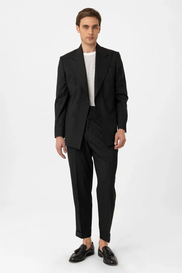 Costume technique rayé Antioch noir à double boutonnage, coupe italienne, en laine mélangée.