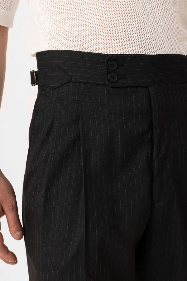 Costume technique rayé Antioch noir à double boutonnage, coupe italienne, en laine mélangée.