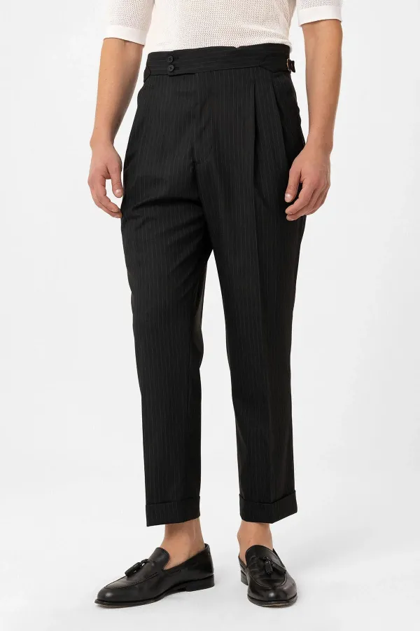 Costume technique rayé Antioch noir à double boutonnage, coupe italienne, en laine mélangée.