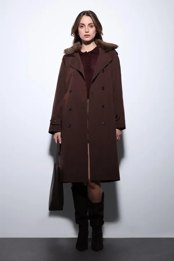 Trench-coat pour femme Antioch Coffee à col en fausse fourrure