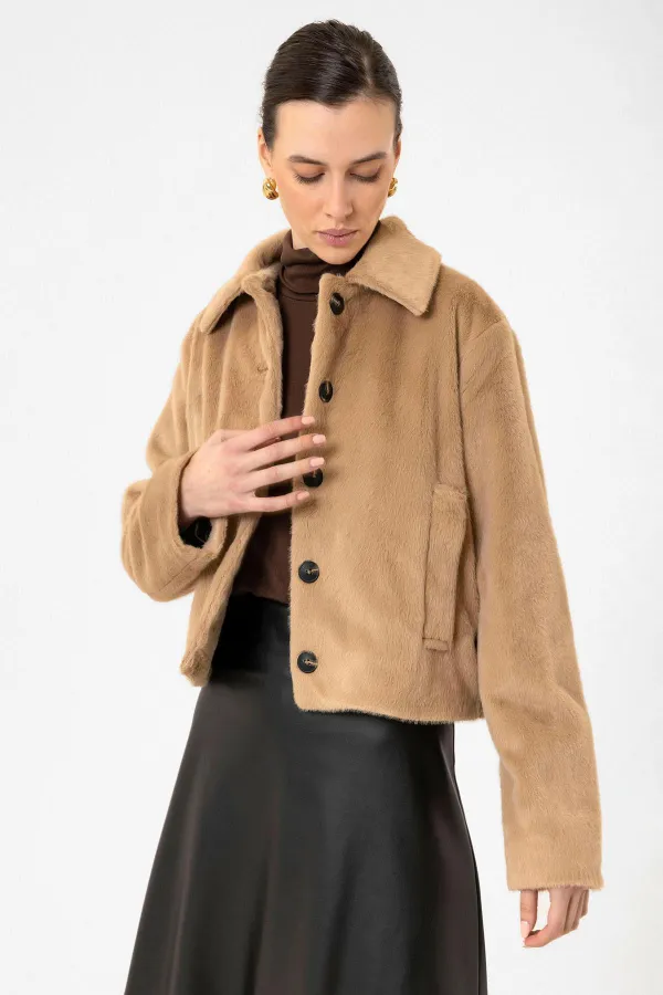Manteau court en fausse fourrure Antioch Camel pour femme