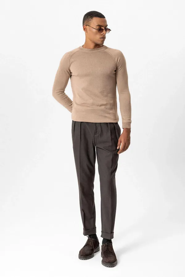 Pull en maille Antioch Mink à col rond et coupe ajustée