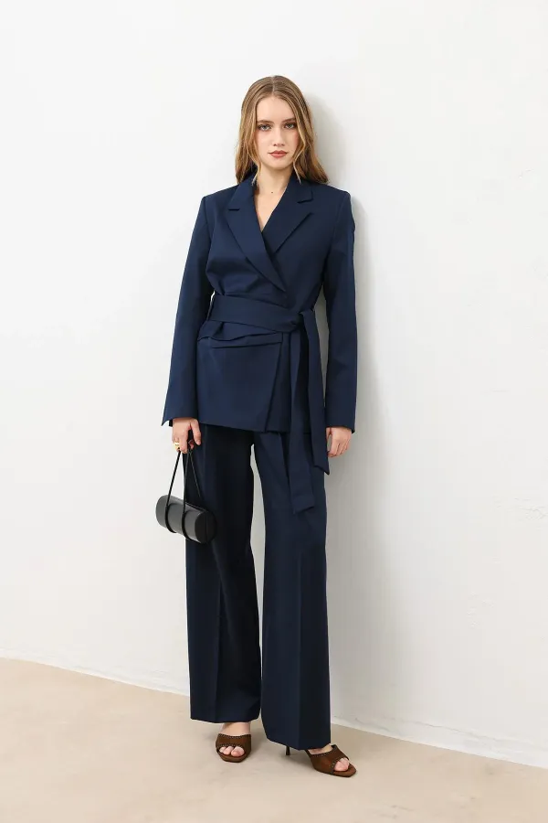 Veste blazer cintrée bleu marine Antioch pour femme