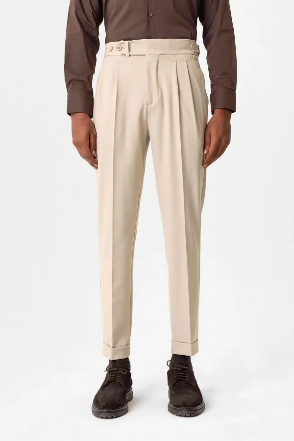 Pantalon homme Antioch beige à taille haute plissée et coupe carotte