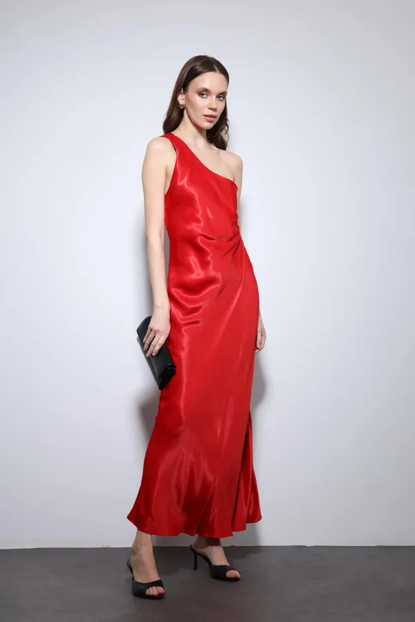 Antioch Kırmızı Asimetrik Yaka Saten Uzun Elbise