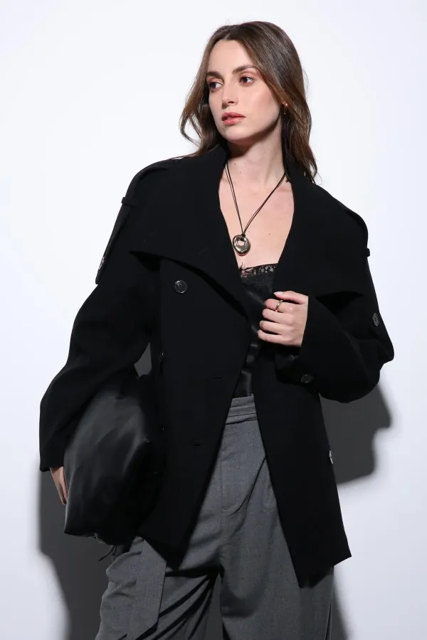 Manteau Antioch noir à col montant et double boutonnage pour femme