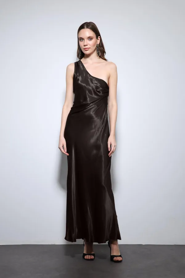 Antioch Koyu Kahve Asimetrik Yaka Saten Uzun Elbise