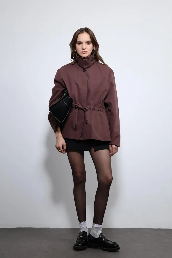 Antioch Bordo Ayarlanabilir Bele Sahip Kısa Trençkot