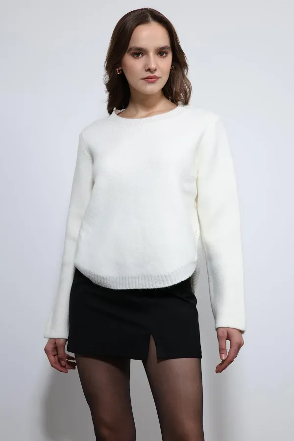Pull en maille blanc cassé Antioch avec détails de boutons