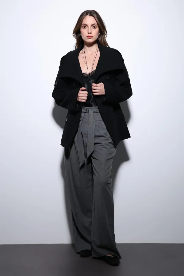 Manteau Antioch noir à col montant et double boutonnage pour femme