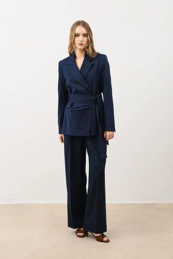 Veste blazer cintrée bleu marine Antioch pour femme