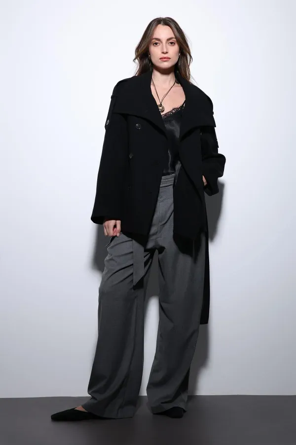 Manteau Antioch noir à col montant et double boutonnage pour femme