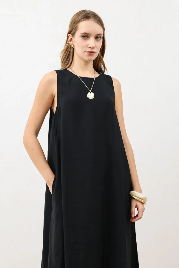 Antioch Siyah Dökümlü Halter Yaka Midi Elbise