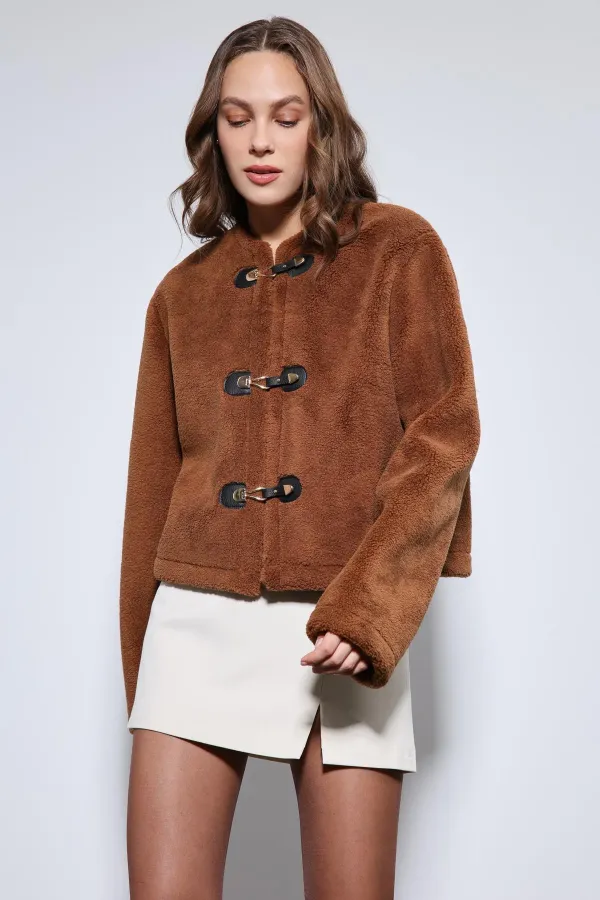 Veste en fausse fourrure boutonnée ornée de café Antioch