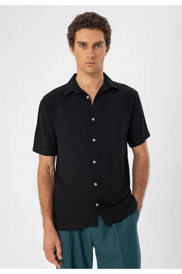 Chemise homme Antioch noire à manches courtes et coupe classique