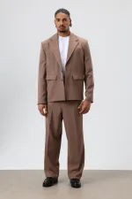 Café costume surdimensionné