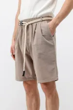 Short oversize en lin couleur pierre, ceinturé