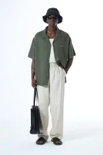 Chemise kaki délavée, oversize, imprimée au dos, manches courtes, sans poches