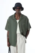 Chemise kaki délavée, oversize, imprimée au dos, manches courtes, sans poches