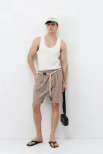 Short oversize en lin couleur pierre, ceinturé