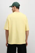 T-shirt basique oversize à col rond jaune clair
