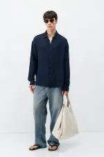 Chemise oversize légèrement texturée bleu marine