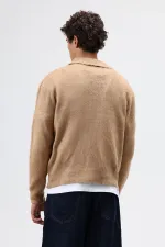 Pull en maille douce texturée beige à col polo