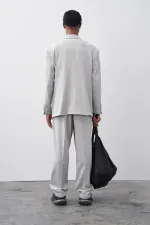 Costume croisé gris à coupe décontractée