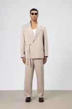 Costume oversize ceinturé couleur pierre