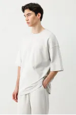 Short-sleeved washed oversize t-shirt, light gray.